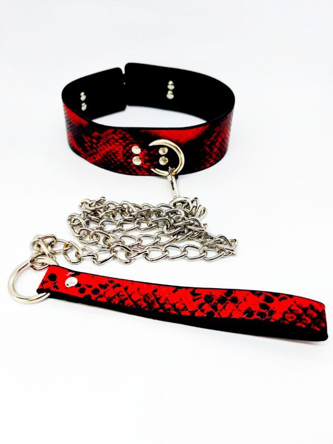 Ошейник с поводком DS Fetish snake skin под кожу змеи красный
