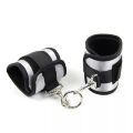 Набор из кляпа с красным шариком и наручников Roоmfun Ball Gag and Wrist Restraint Set, черный