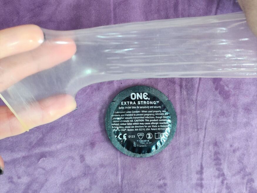 Презервативи ONE Extra Strong (міцні) (по 1 шт) (упаковка може відрізнятися кольором та малюнком)