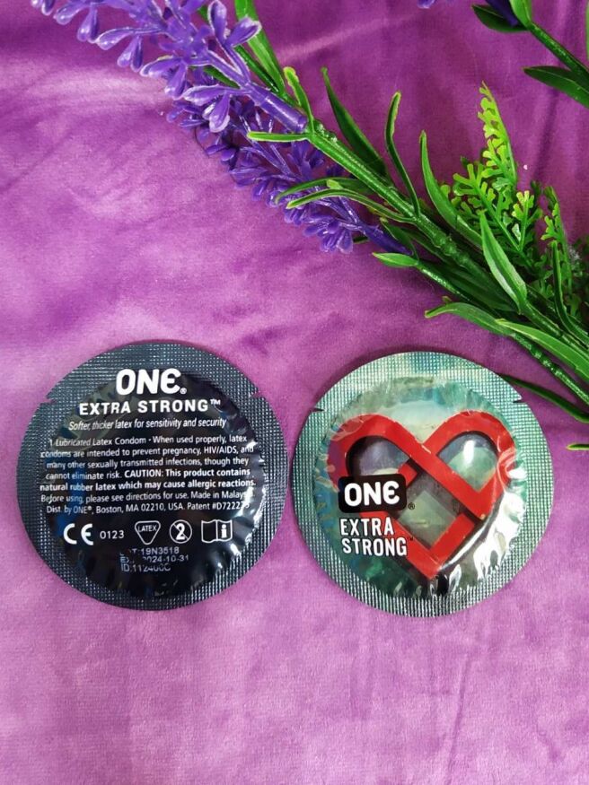 Презервативи ONE Extra Strong (міцні) (по 1 шт) (упаковка може відрізнятися кольором та малюнком)