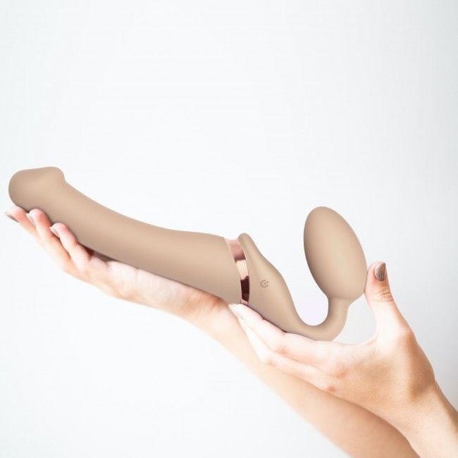 Безремневой страпон с вибрацией Strap-On-Me Vibrating Flesh M, диаметр 3,8 см, пульт ДУ, регулируемый