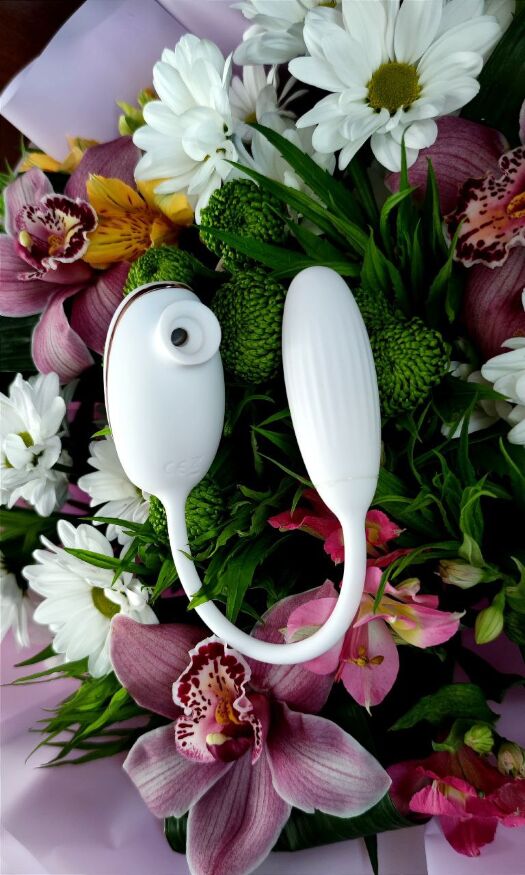 Вакуумный стимулятор с виброяйцом High End Suction Love Egg WHITE