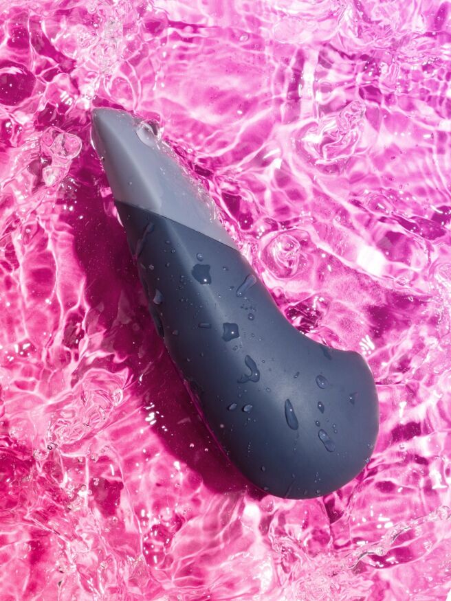 Вибратор для стимуляции клитора бесшумный Womanizer Vibe, темно-синий