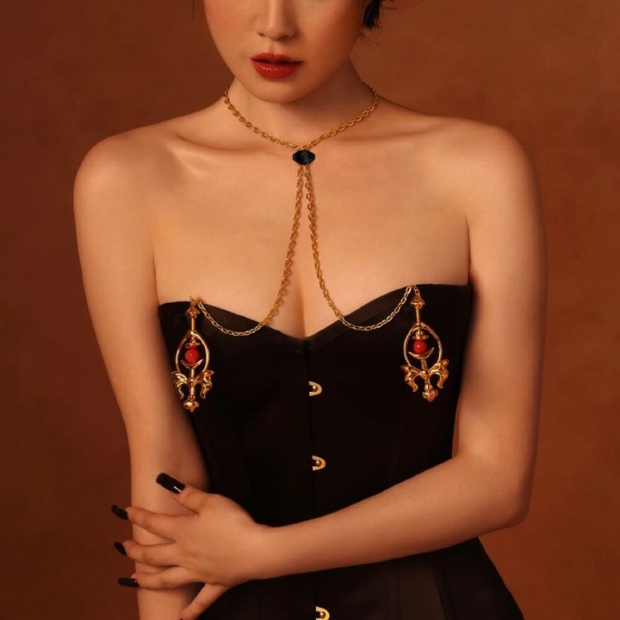 Зажимы для сосков UPKO Pulling Chain Nipple Clamps с цепочкой-ожерельем, золотистые