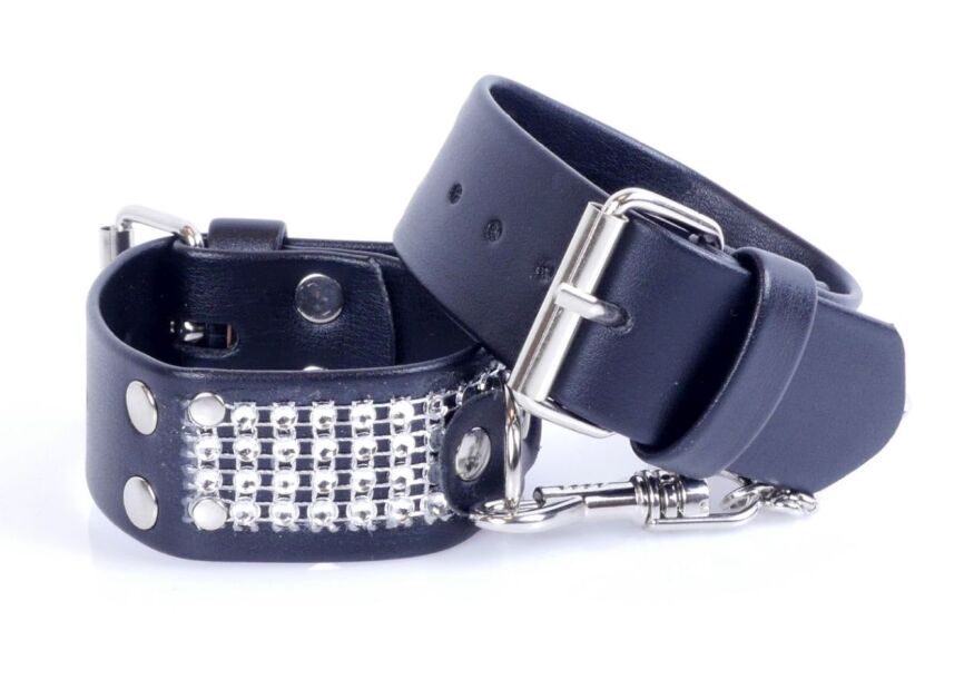 Наручники зі штучної шкіри з кристалами Fetish Boss Series - Handcuffs with cristals Silver, BS3300094