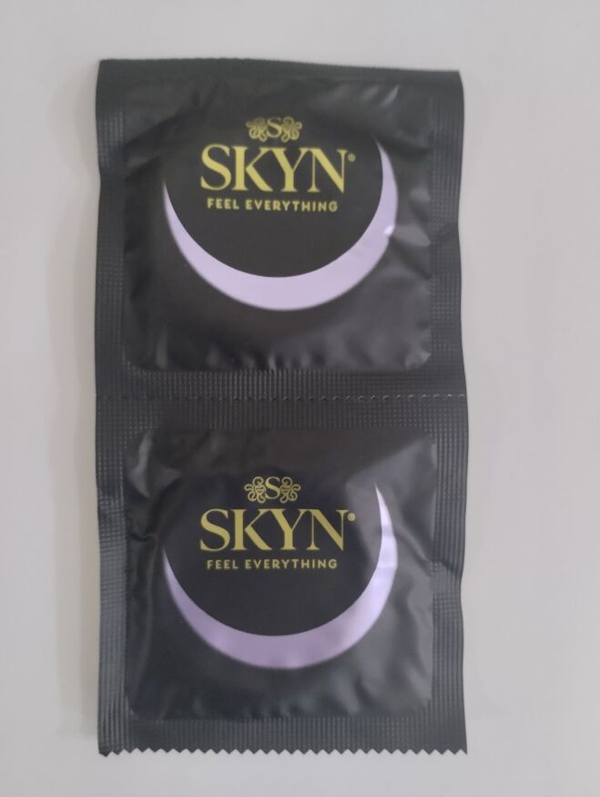 Безлатексные полиизопреновый презервативы SKYN Excitation точечные с охлаждающим еффектом (по 1шт)