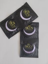 Безлатексные полиизопреновый презервативы SKYN Excitation точечные с охлаждающим еффектом (по 1шт)