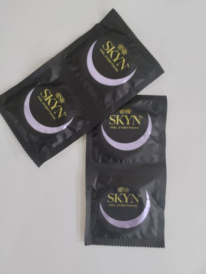 Безлатексные полиизопреновый презервативы SKYN Excitation точечные с охлаждающим еффектом (по 1шт)