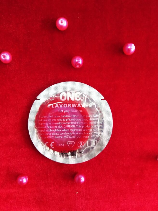 Презервативы ONE Chocolate Strawberry (ароматизированные)(по 1 шт)(упаковка может отличаться цветом 