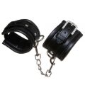 Наручники с уплотнителем  Luxury Fetish Rivet and Style BLACK