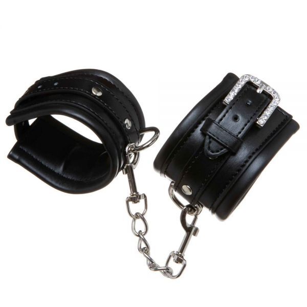 Наручники с уплотнителем  Luxury Fetish Rivet and Style BLACK