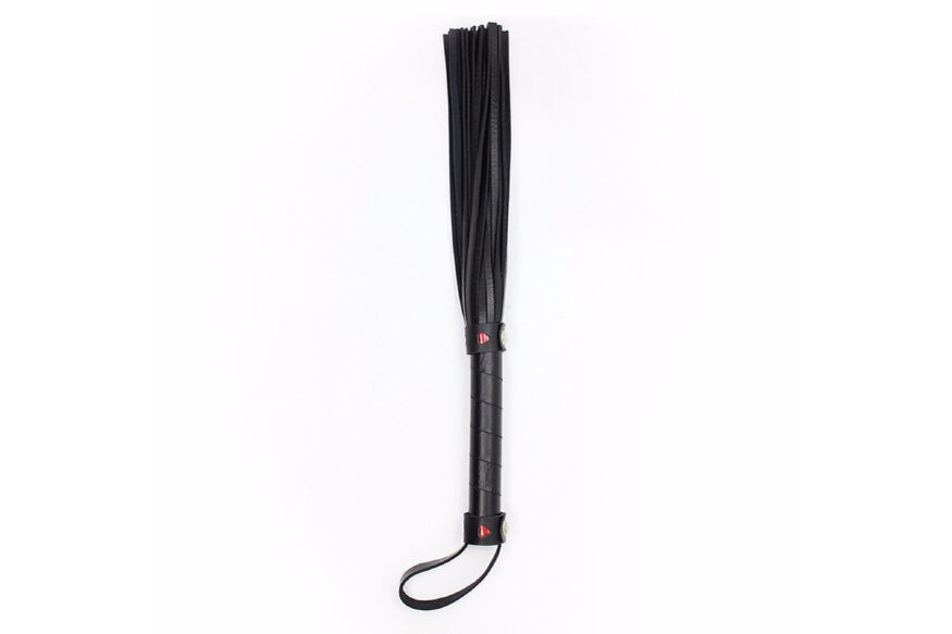 Флоггер с красным сердцем DS Fetish Flogger black with red heart
