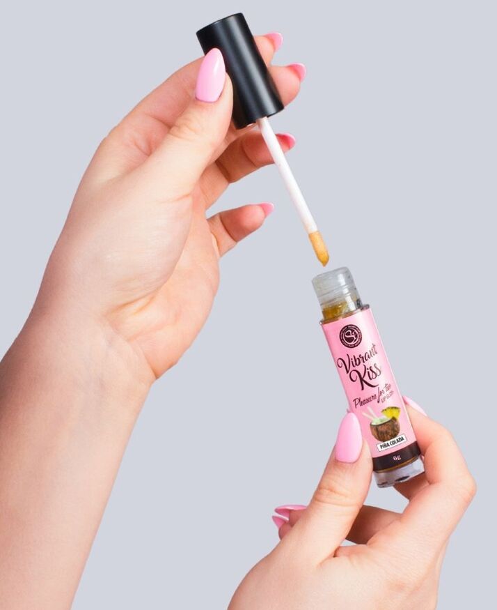 Блеск для губ с эффектом вибрации Secret Play - LIP GLOSS Vibrant Kiss Pina Colada, 6 грамм