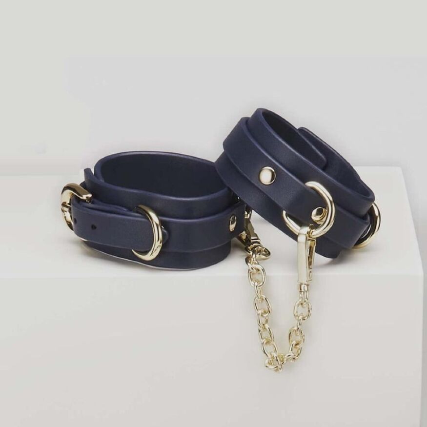 Наручники з екошкіри сині Roоmfun Handcuff із золотистою фурнітурою