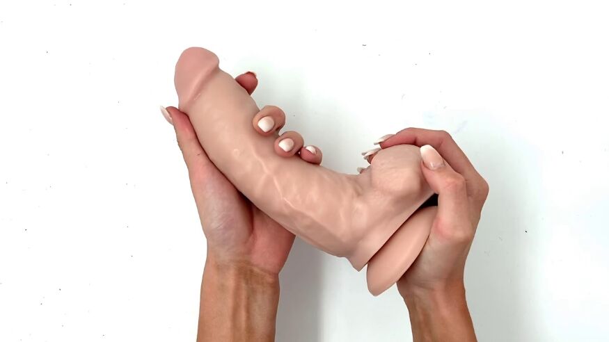 Большой резиновый член на присоске Get Real 8" dildo